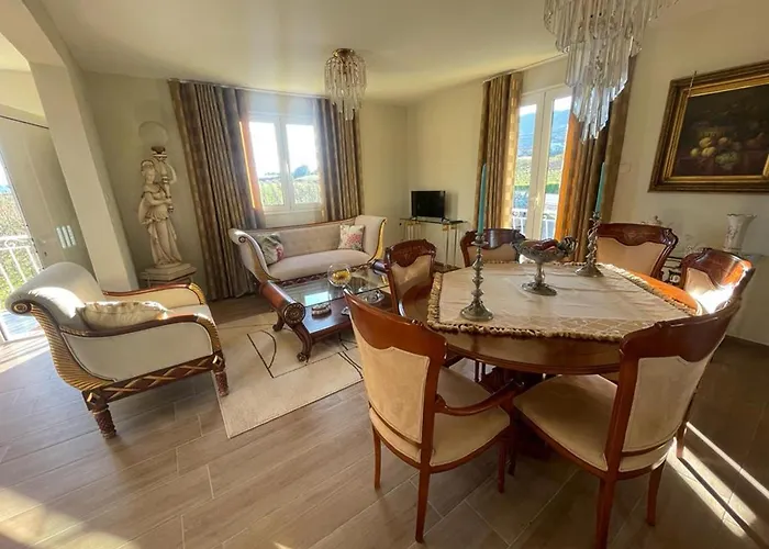 Samorinha House Assares